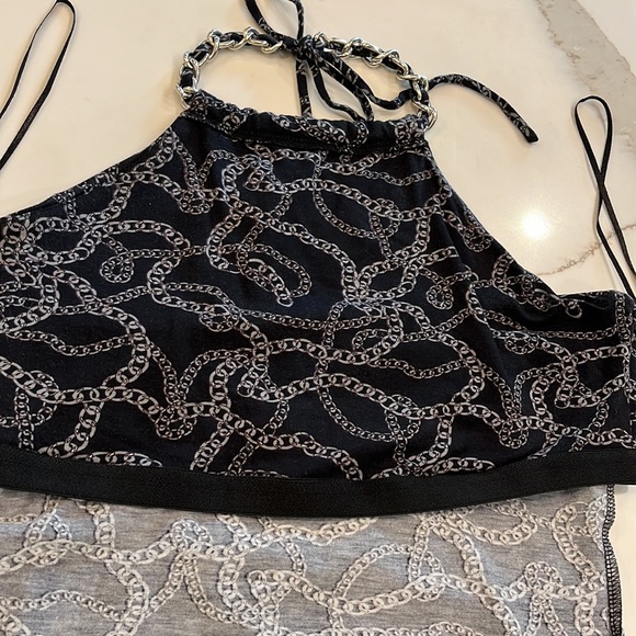 Michael Kors top black with gray chain design. Ties around the neck size M - Picture 16 of 16